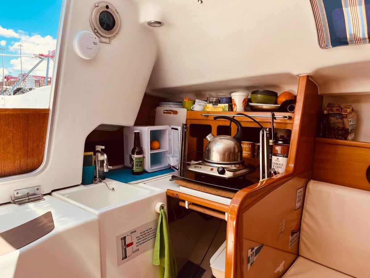 Surfbird Cozy Sailboat Escape Hotel Lisboa Екстериор снимка